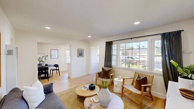 433 E 19th St in Costa Mesa, CA - Building Photo - Building Photo