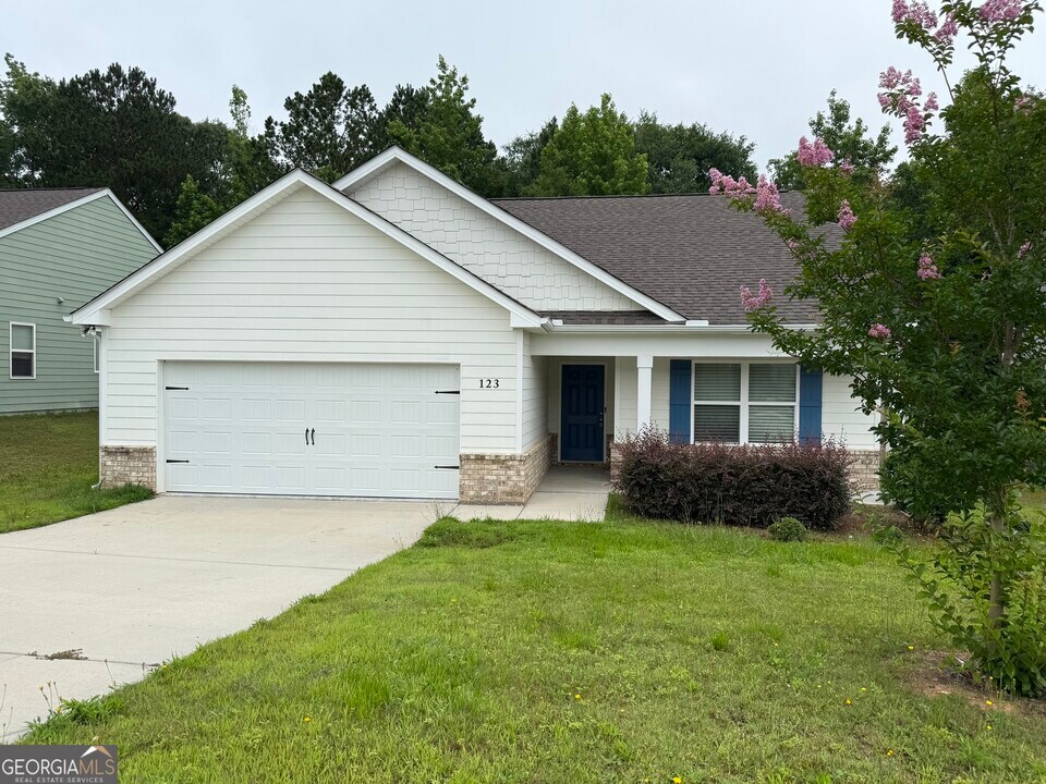 123 Charleston Ln in Milner, GA - Building Photo