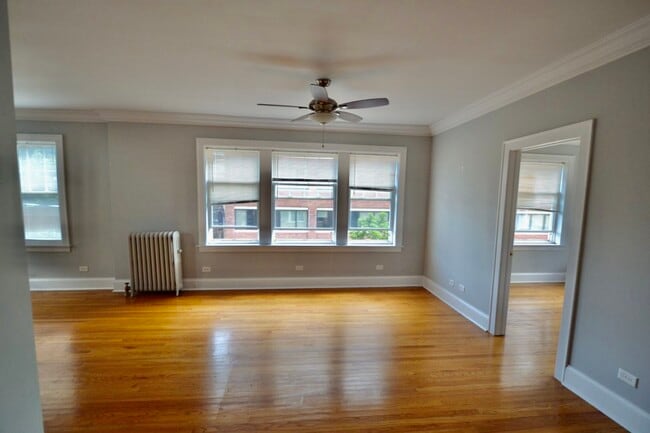 4427 N Rockwell St, Unit 4414-2 in Chicago, IL - Building Photo - Building Photo