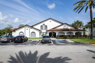 Gleneagles Apartments in Miami, FL - Foto de edificio - Building Photo