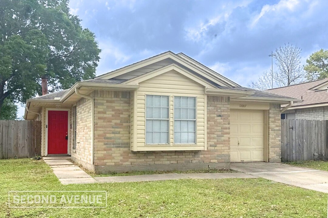 11007 Beaver Trail Dr in Houston, TX - Building Photo
