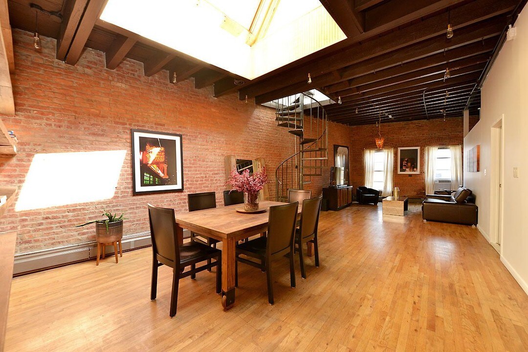 352 Bowery in New York, NY - Building Photo