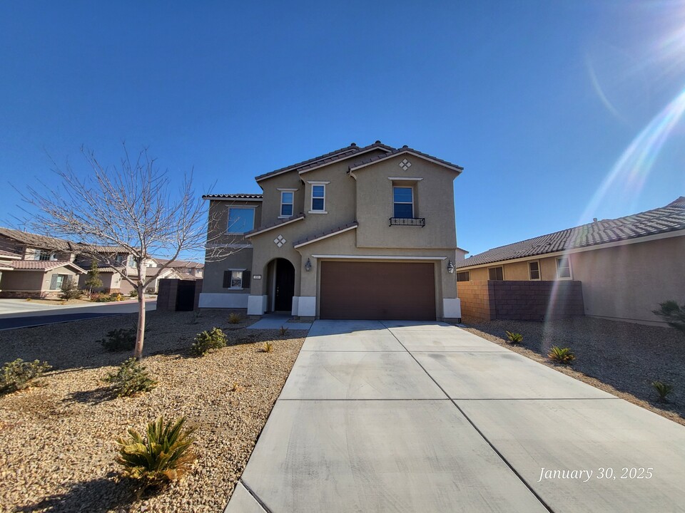 880 Via Serenelia in Henderson, NV - Building Photo