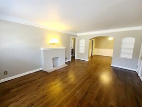 5920 La Vista Dr, Unit 2 in Dallas, TX - Building Photo - Building Photo