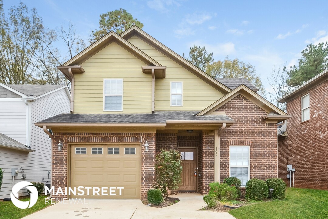 109 Union Station Dr in Calera, AL - Building Photo
