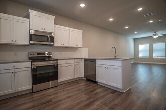 654 N Littleleaf Ter in Fayetteville, AR - Building Photo - Building Photo