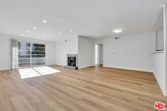 2050 S Bentley Ave in Los Angeles, CA - Building Photo - Building Photo