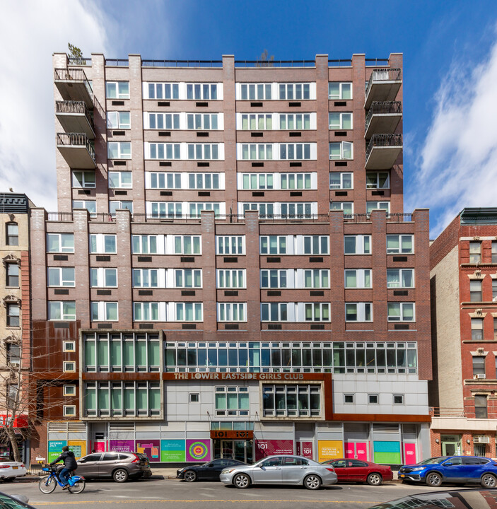 Arabella 101 in New York, NY - Building Photo