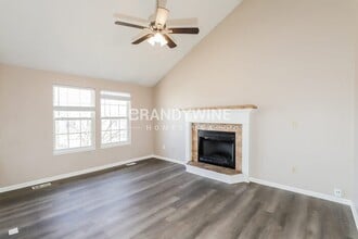 1626 S Whitney Dr in Independence, MO - Foto de edificio - Building Photo