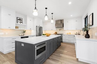 24722 La Cresta Dr in Dana Point, CA - Foto de edificio - Building Photo