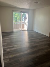 1750 Karen Ave in Las Vegas, NV - Building Photo - Building Photo