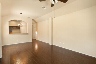 533 Creekside Cir in New Braunfels, TX - Building Photo - Building Photo