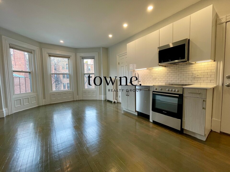 215 Newbury St, Unit 254-4 in Boston, MA - Building Photo