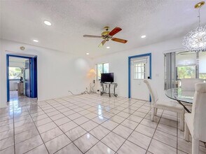 301 Knotty Pine Cir in Greenacres, FL - Building Photo - Building Photo