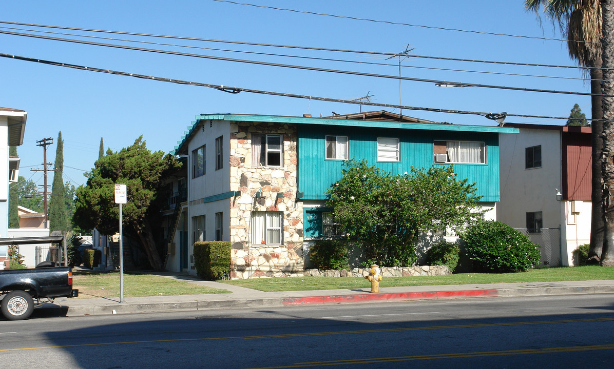 6731 Whitsett Ave in North Hollywood, CA - Building Photo