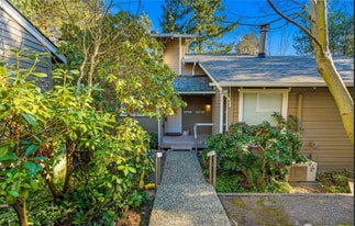 1218 101st Pl NE in Bellevue, WA - Building Photo