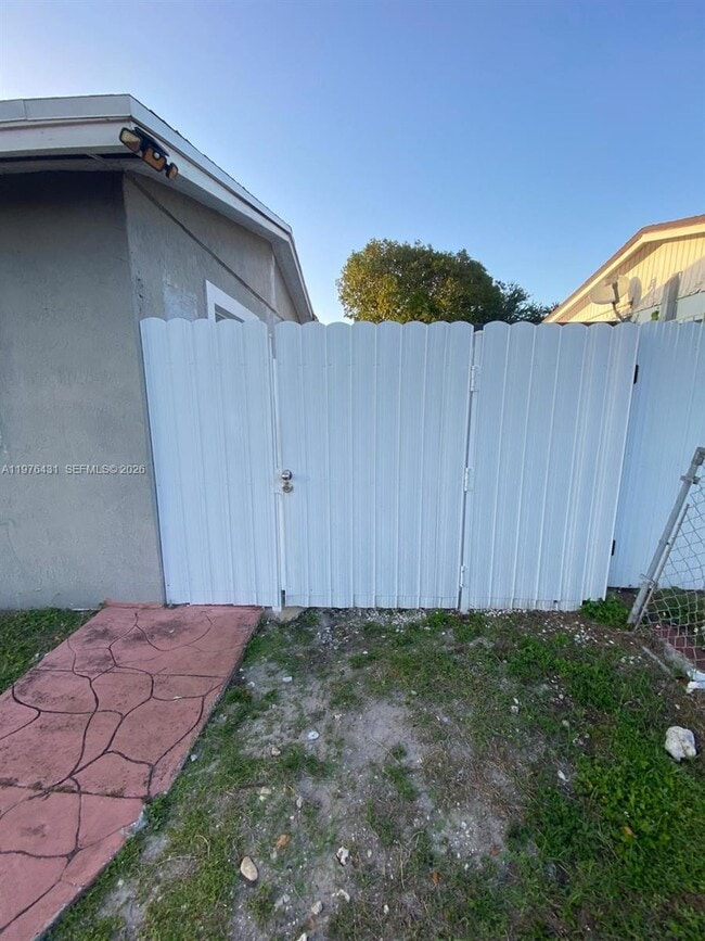 3501 NW 182nd St in Miami Gardens, FL - Building Photo - Building Photo