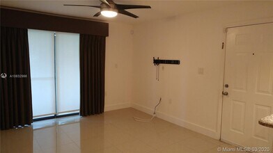 15551 SW 104th Terrace-Unit -813 in Miami, FL - Foto de edificio - Building Photo