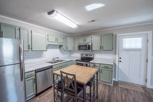 545 S Main St in Jefferson, NC - Building Photo