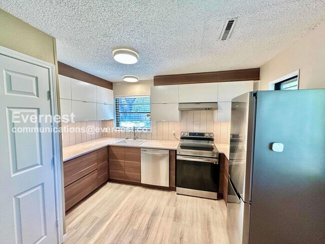 5408 Waltham Ave in Fort Worth, TX - Foto de edificio - Building Photo