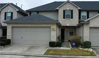 2926 Meadowglen Crest in Houston, TX - Building Photo
