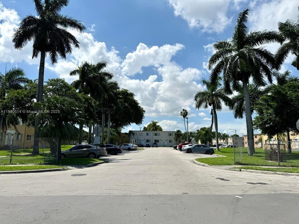 459 NW 84th St in Miami, FL - Building Photo