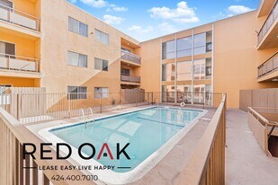 980 Menlo Ave in Los Angeles, CA - Building Photo