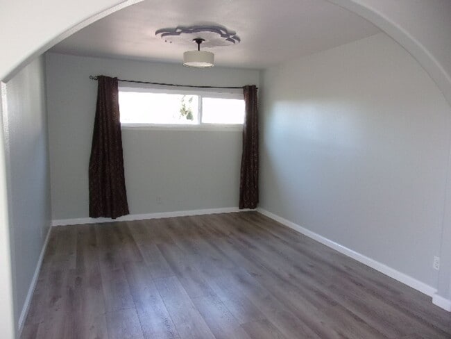 property at 816 E North Ave