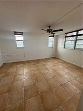 1811 Jefferson St, Unit 410 in Hollywood, FL - Foto de edificio - Building Photo