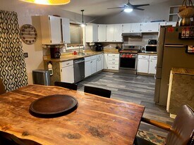 950 W Lone Cub Dr, Unit F in Wasilla, AK - Building Photo