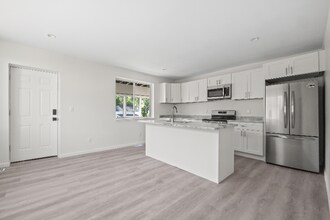 34 Cross St, Unit 34 Cross St #3 Auburn Hills MI 48326 in Auburn Hills, MI - Building Photo - Building Photo