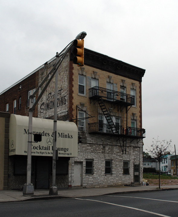 572 Springfield Ave in Newark, NJ - Foto de edificio