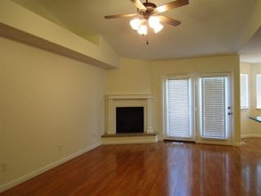 6955 Jordan Cl Cir in West Jordan, UT - Foto de edificio - Building Photo