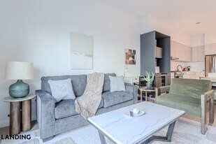 2623 Keene St, Unit 570 in Houston, TX - Building Photo