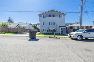 234 S 70th St in Tacoma, WA - Building Photo - Building Photo