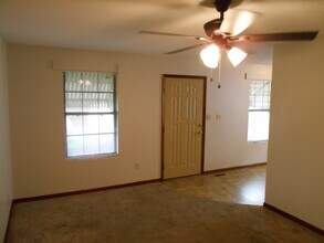1019 N Kiger Rd in Independence, MO - Building Photo - Building Photo
