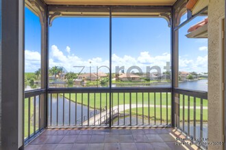 2400 Feather Sound Dr in Clearwater, FL - Building Photo - Building Photo
