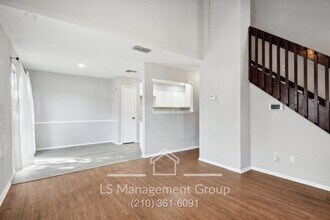 6716 Windsor Hollow Dr in San Antonio, TX - Building Photo - Building Photo