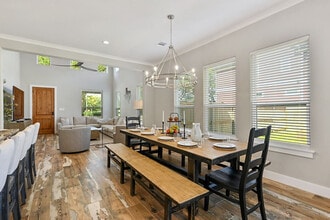 105 Anderson St in College Station, TX - Foto de edificio - Building Photo