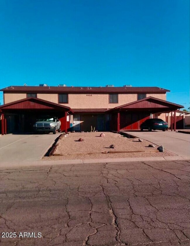 property at 1510 E 26th Ln