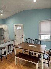 17 Crescent Rd in Middletown, RI - Building Photo - Building Photo
