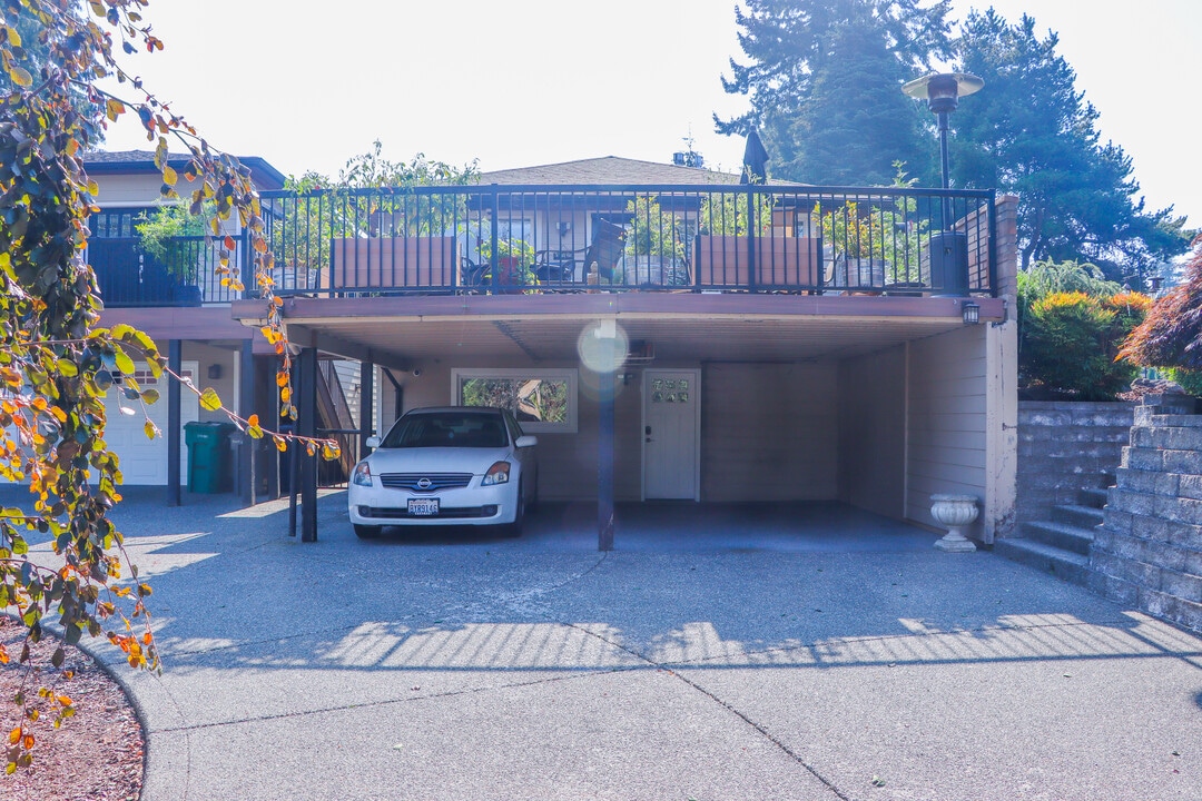 20010 Marine View Dr SW, Unit Basement Apartment in Normandy Park, WA - Foto de edificio