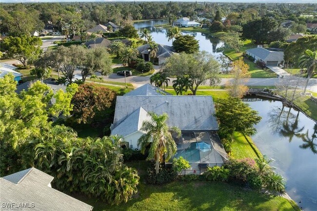 2213 Royal Ln in Naples, FL - Foto de edificio - Building Photo