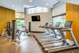 Asbury Plaza in Chicago, IL - Foto de edificio - Building Photo