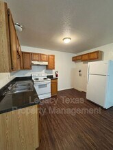 1108 Williams Ave in Cleburne, TX - Building Photo - Building Photo