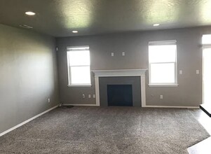 2933 S Dawes Pl in Kennewick, WA - Building Photo - Building Photo
