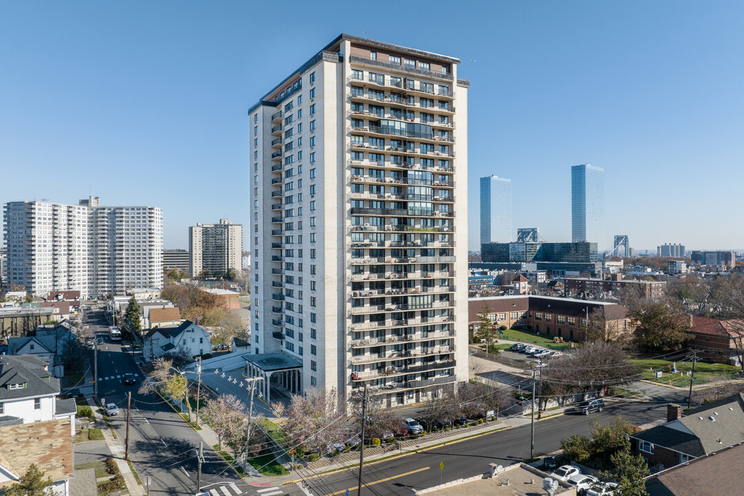 Hampshire House in Fort Lee, NJ - Foto de edificio