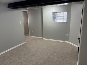 7744 S Clyde Ave in Chicago, IL - Building Photo - Building Photo