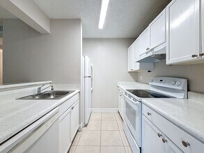 719 Meadows Cir in Boynton Beach, FL - Building Photo - Building Photo