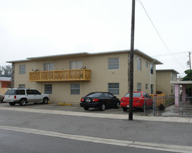 445 E 27th St in Hialeah, FL - Building Photo - Building Photo